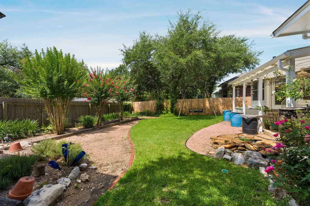810 Hilltop Drive Leander TX 78641