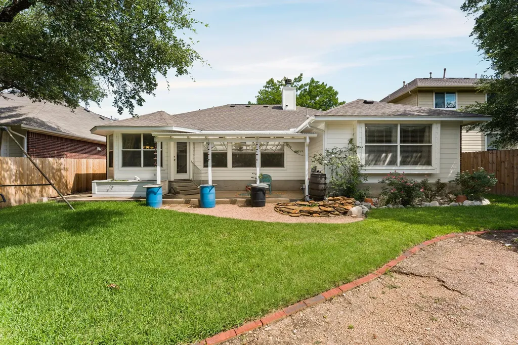 810 Hilltop Drive Leander TX 78641