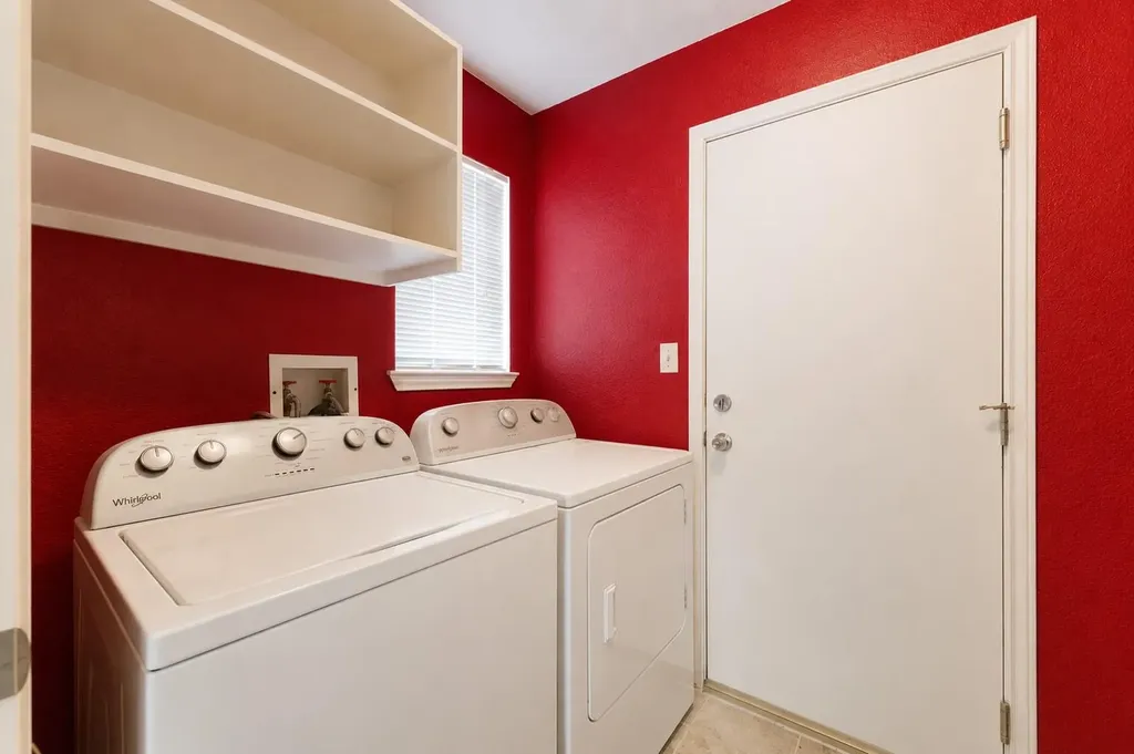 810 Hilltop Drive Leander TX 78641