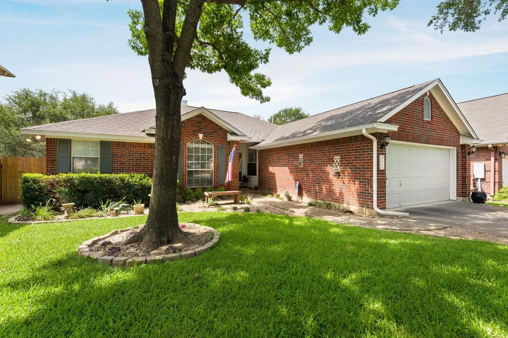 810 Hilltop Drive Leander TX 78641