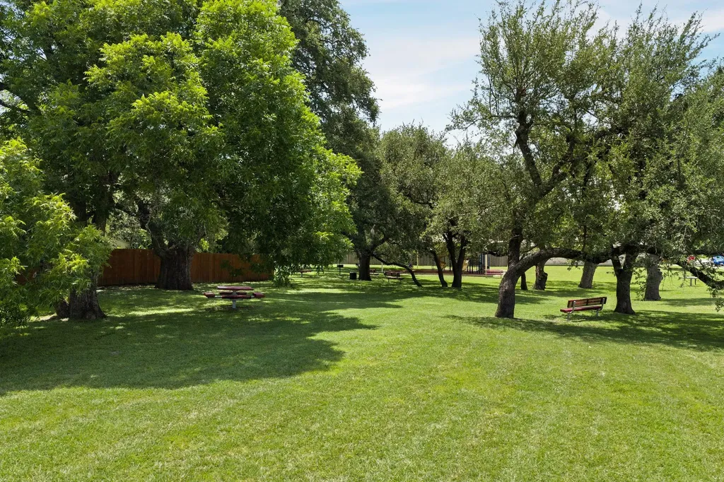 810 Hilltop Drive Leander TX 78641