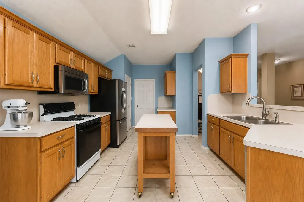 810 Hilltop Drive Leander TX 78641