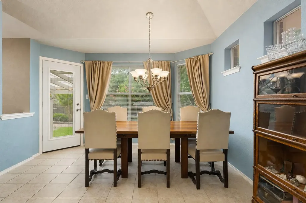 810 Hilltop Drive Leander TX 78641