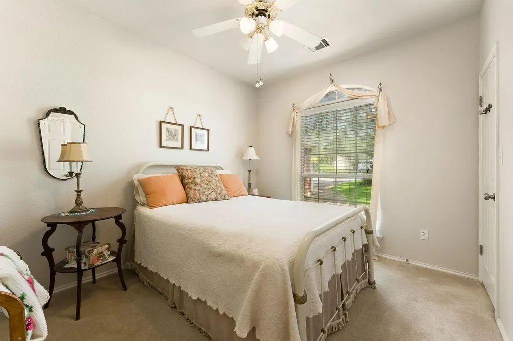 810 Hilltop Drive Leander TX 78641