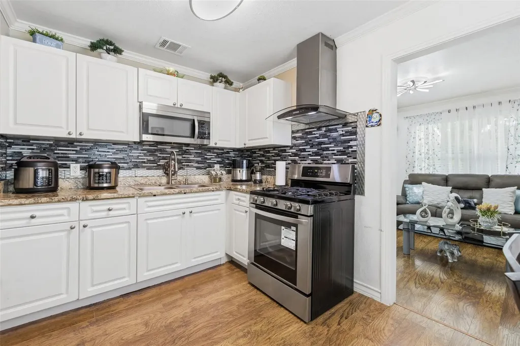 718 Kimbro Street Taylor TX 76574