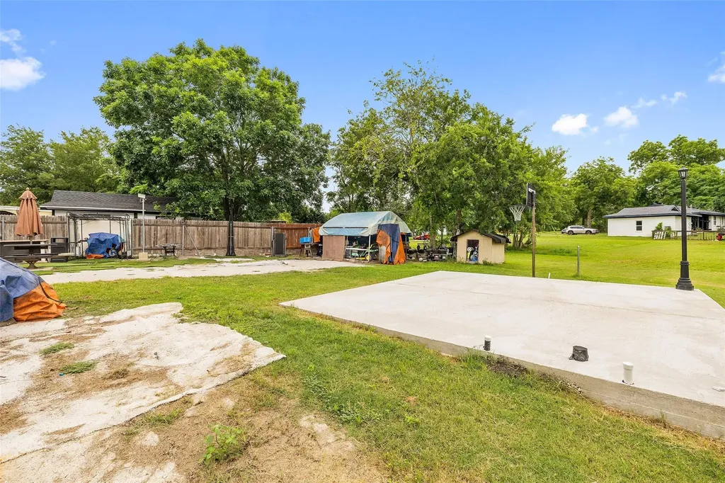718 Kimbro Street Taylor TX 76574