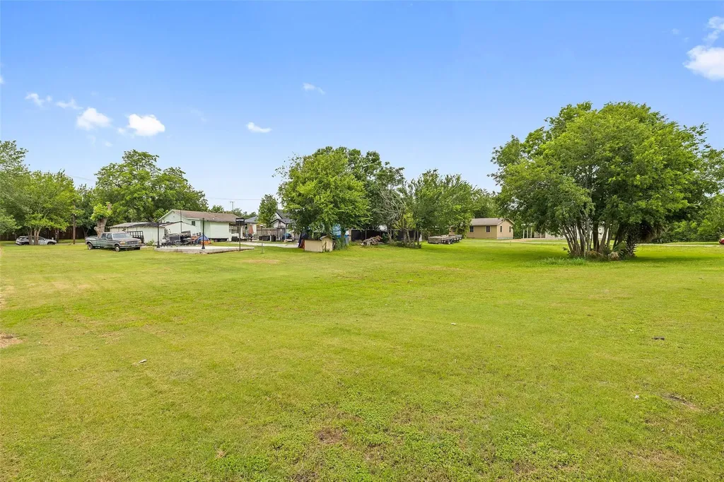 718 Kimbro Street Taylor TX 76574