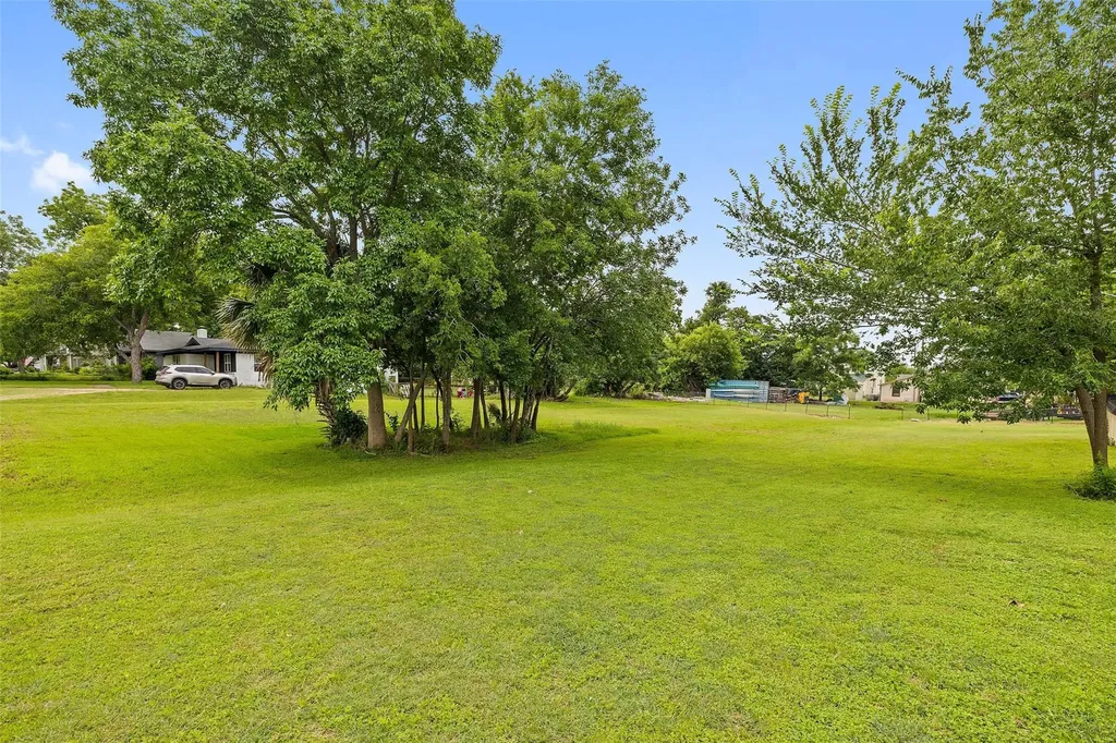 718 Kimbro Street Taylor TX 76574