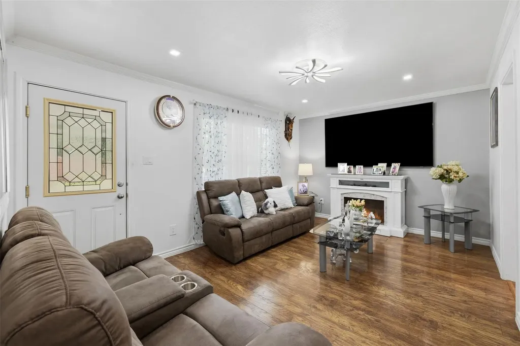 718 Kimbro Street Taylor TX 76574