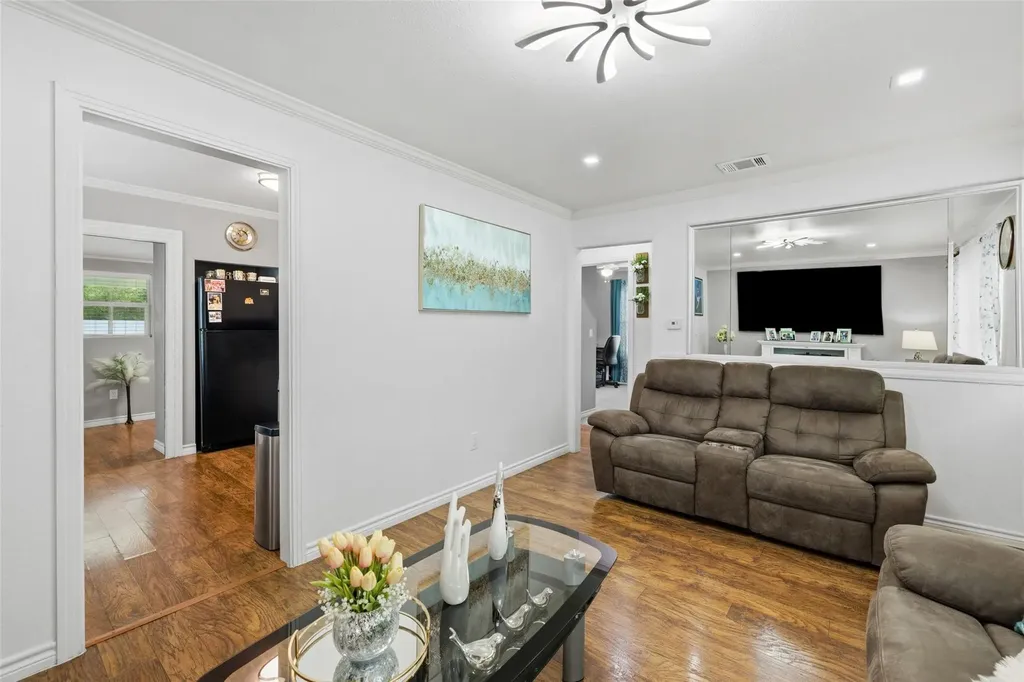 718 Kimbro Street Taylor TX 76574
