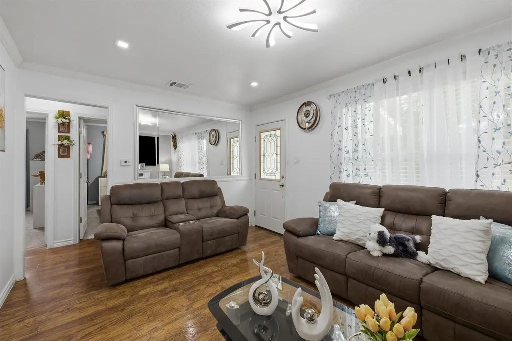 718 Kimbro Street Taylor TX 76574