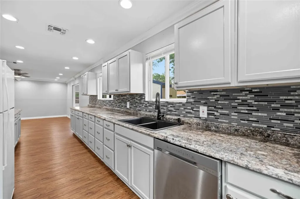 4502 Turnstone Drive Austin TX 78744