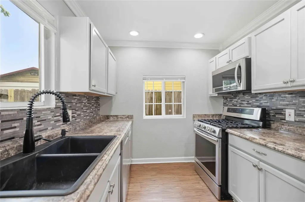 4502 Turnstone Drive Austin TX 78744