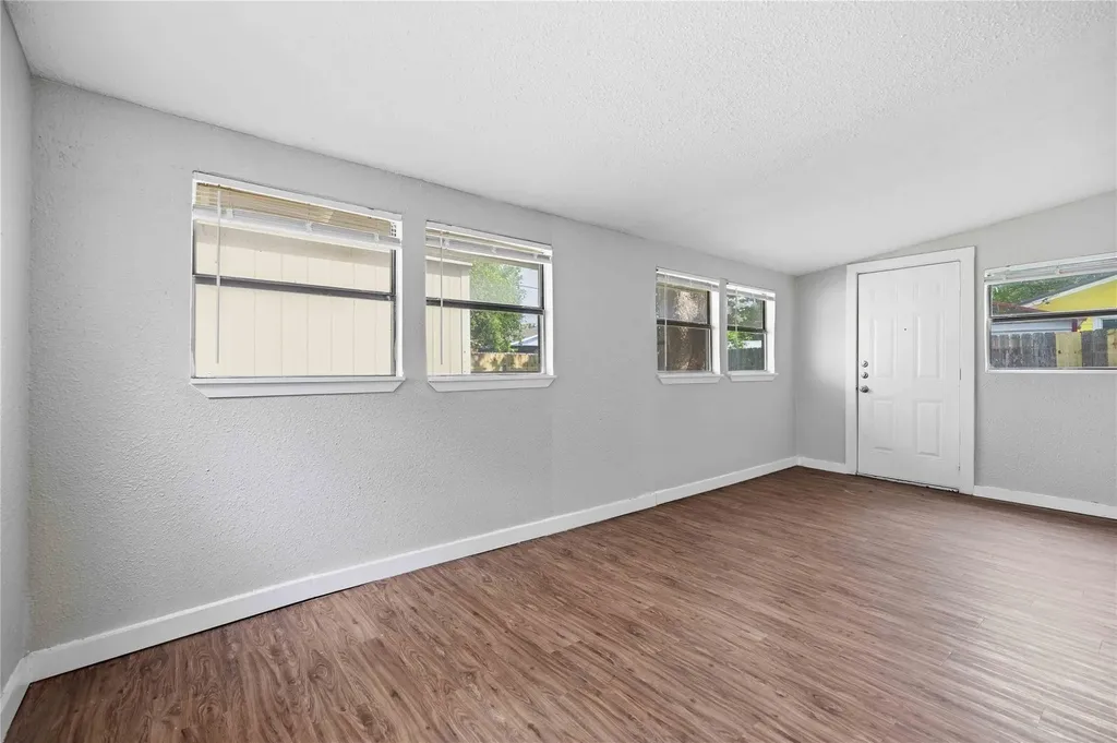 4502 Turnstone Drive Austin TX 78744