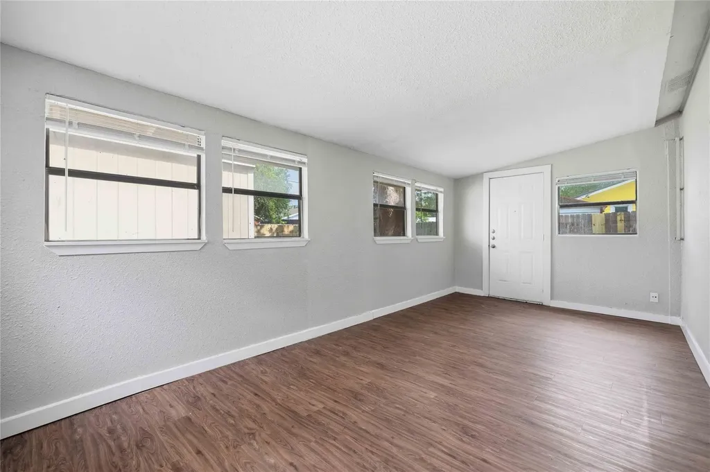 4502 Turnstone Drive Austin TX 78744