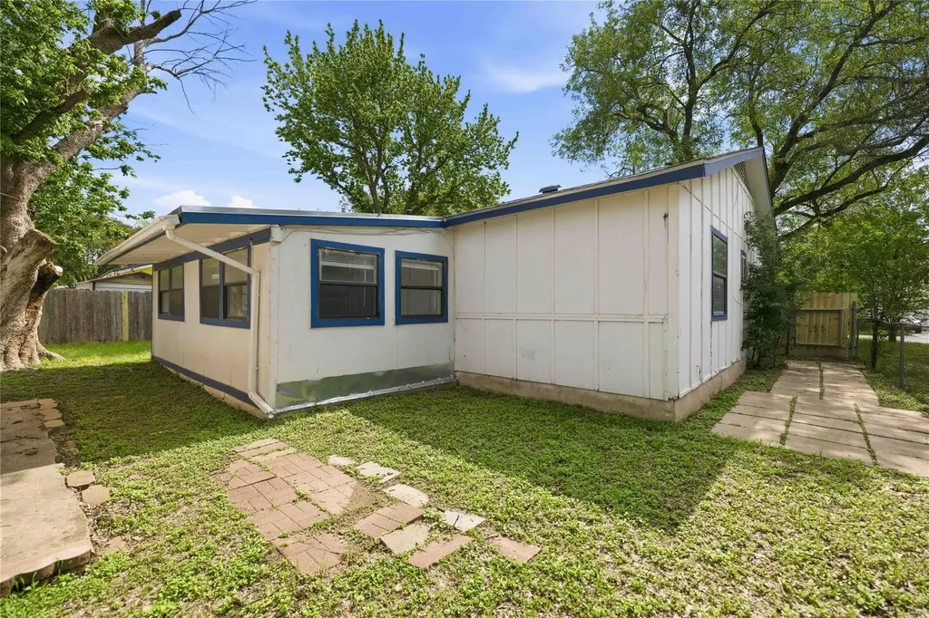 4502 Turnstone Drive Austin TX 78744