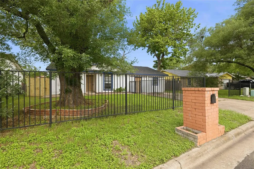 4502 Turnstone Drive Austin TX 78744