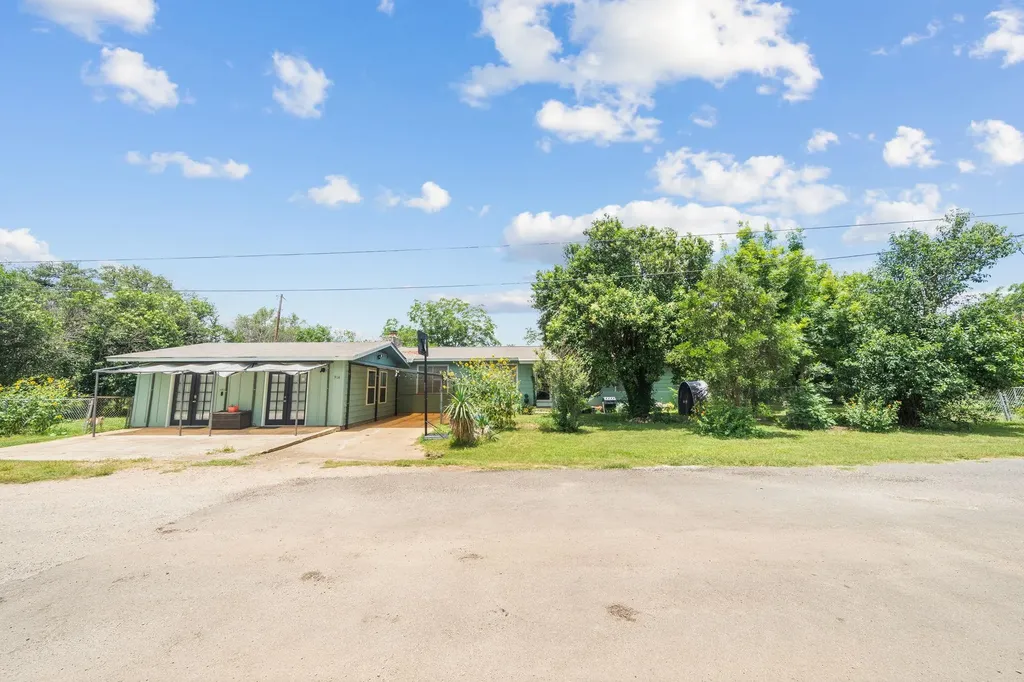 914 6th Street Blanco TX 78606