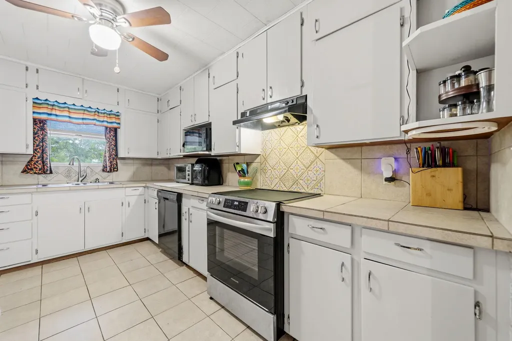 914 6th Street Blanco TX 78606
