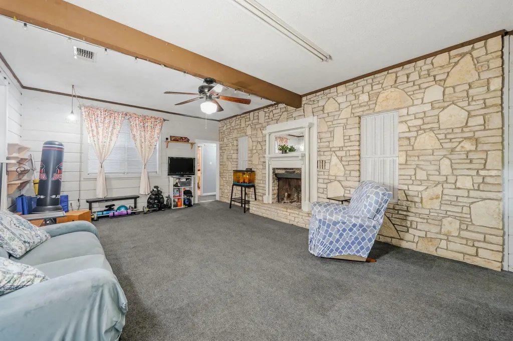 914 6th Street Blanco TX 78606