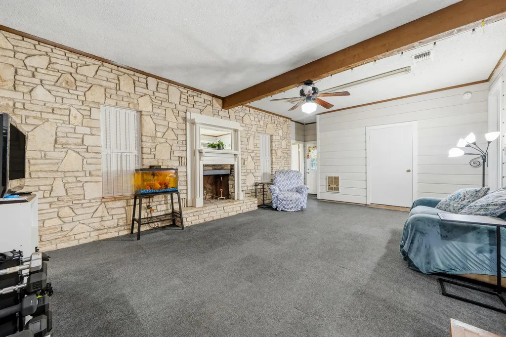 914 6th Street Blanco TX 78606