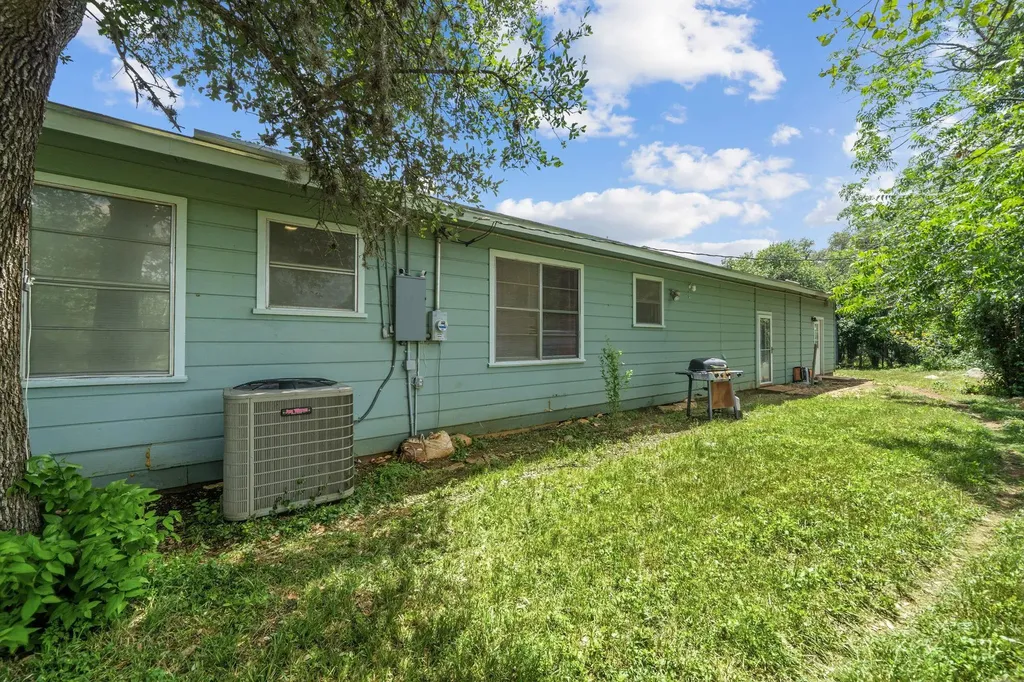 914 6th Street Blanco TX 78606