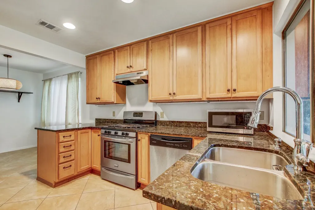 9913 Oak Hollow Drive Austin TX 78758