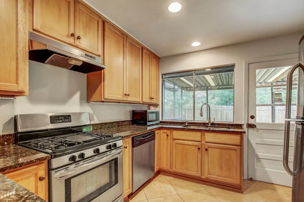 9913 Oak Hollow Drive Austin TX 78758
