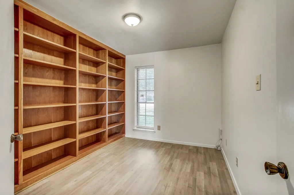 9913 Oak Hollow Drive Austin TX 78758