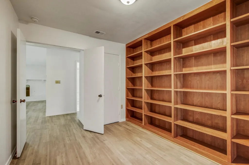 9913 Oak Hollow Drive Austin TX 78758