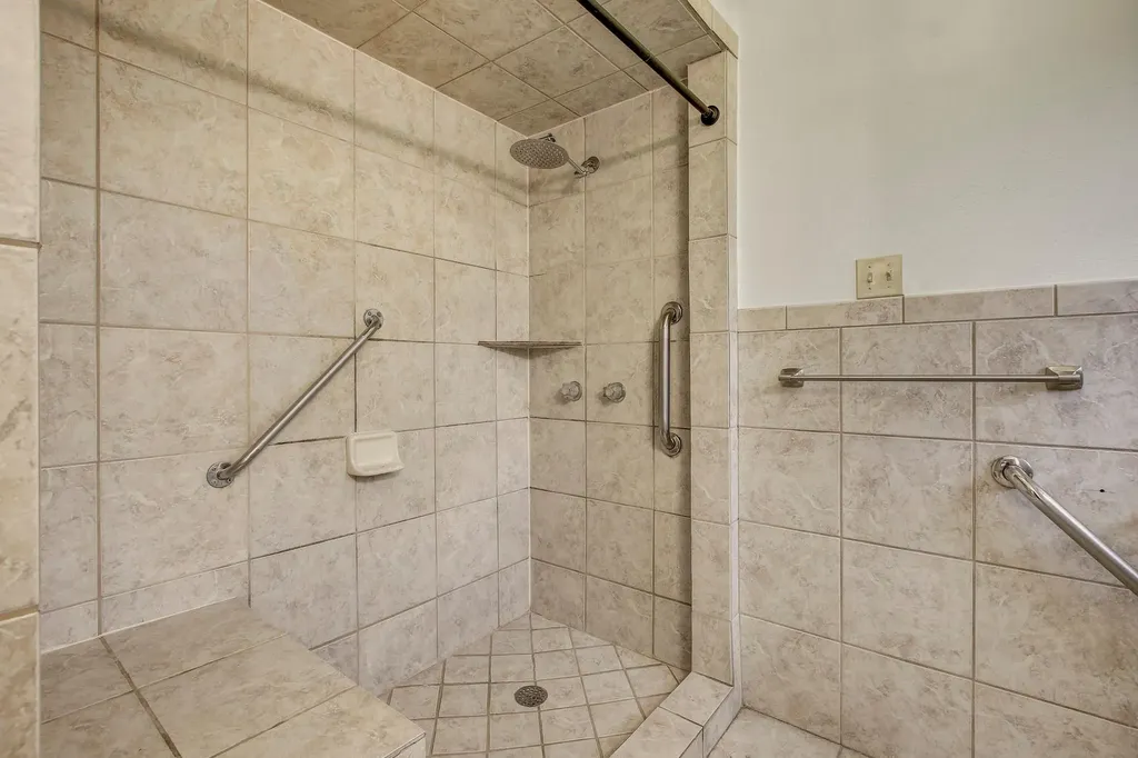 9913 Oak Hollow Drive Austin TX 78758