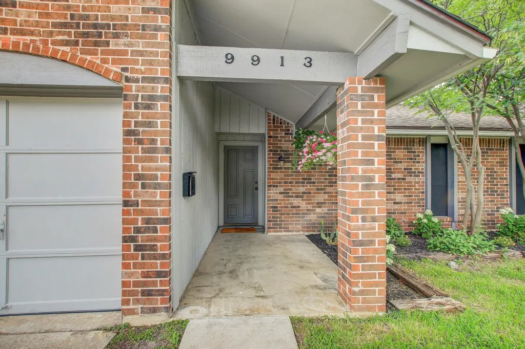 9913 Oak Hollow Drive Austin TX 78758