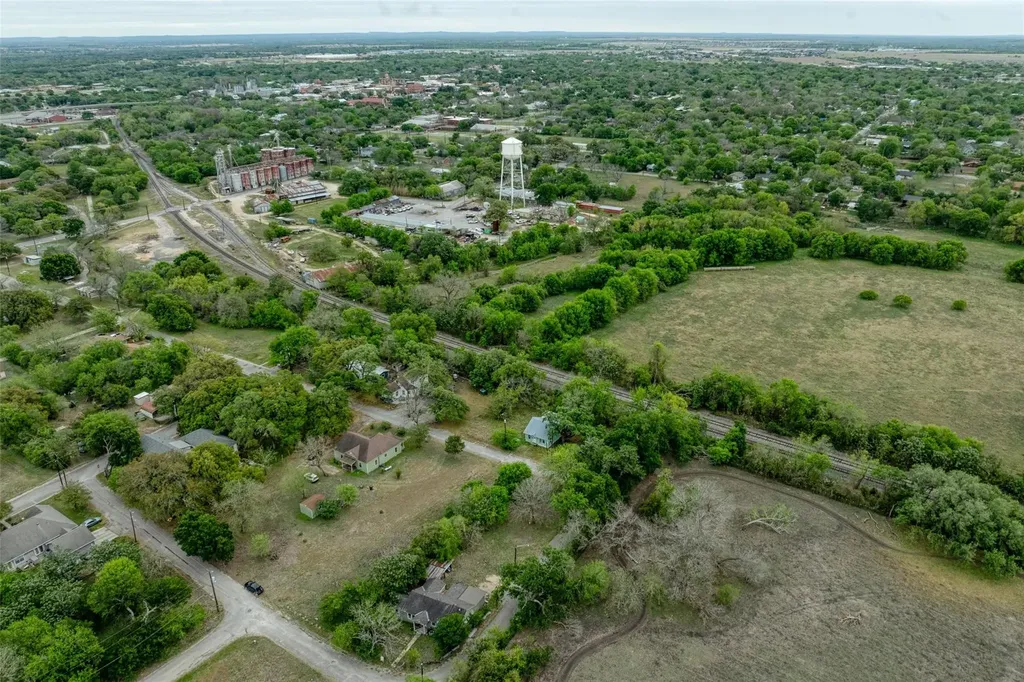 1002 Proctor Street Lockhart TX 78644