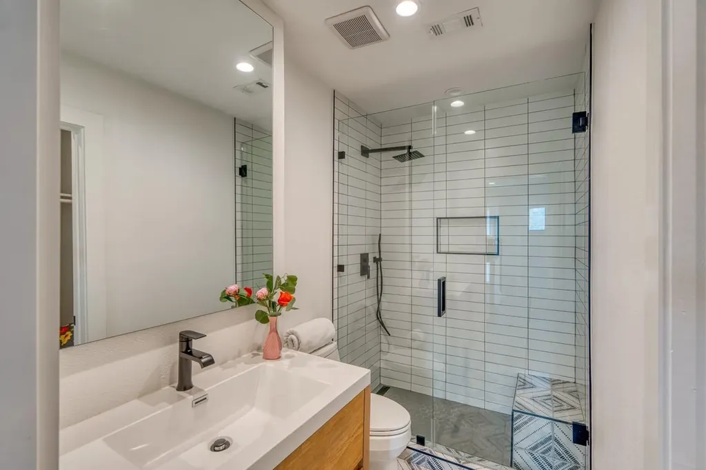 1101 The Cape Road Horseshoe Bay TX 78657