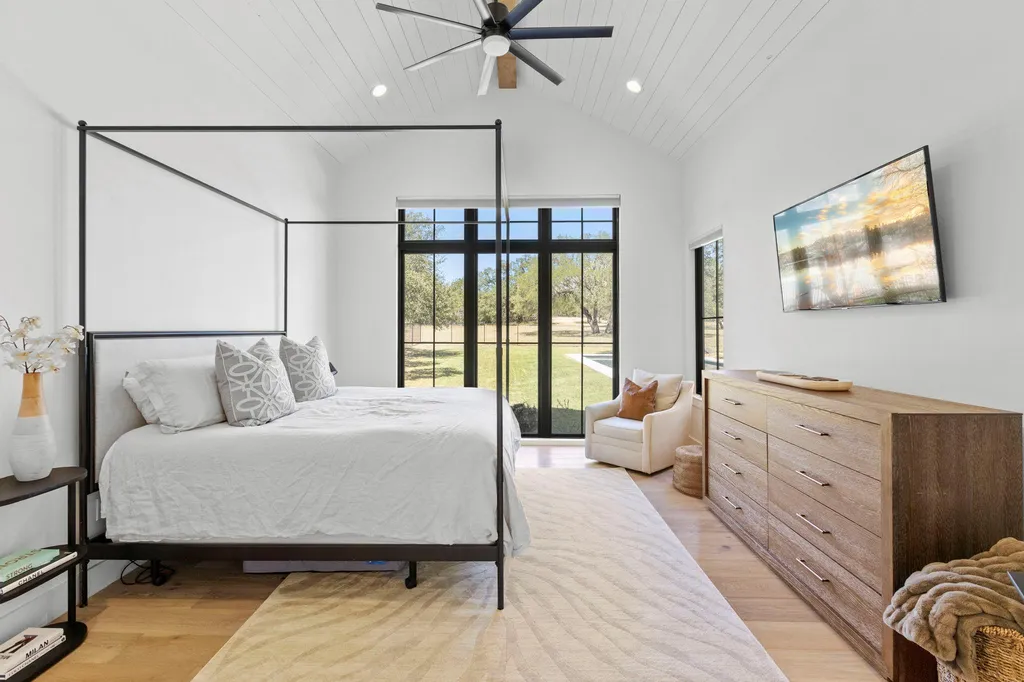 1408 Likeness Road Spicewood TX 78669