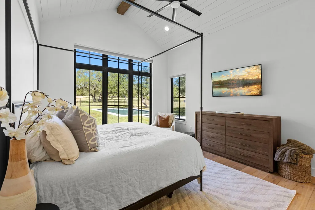 1408 Likeness Road Spicewood TX 78669