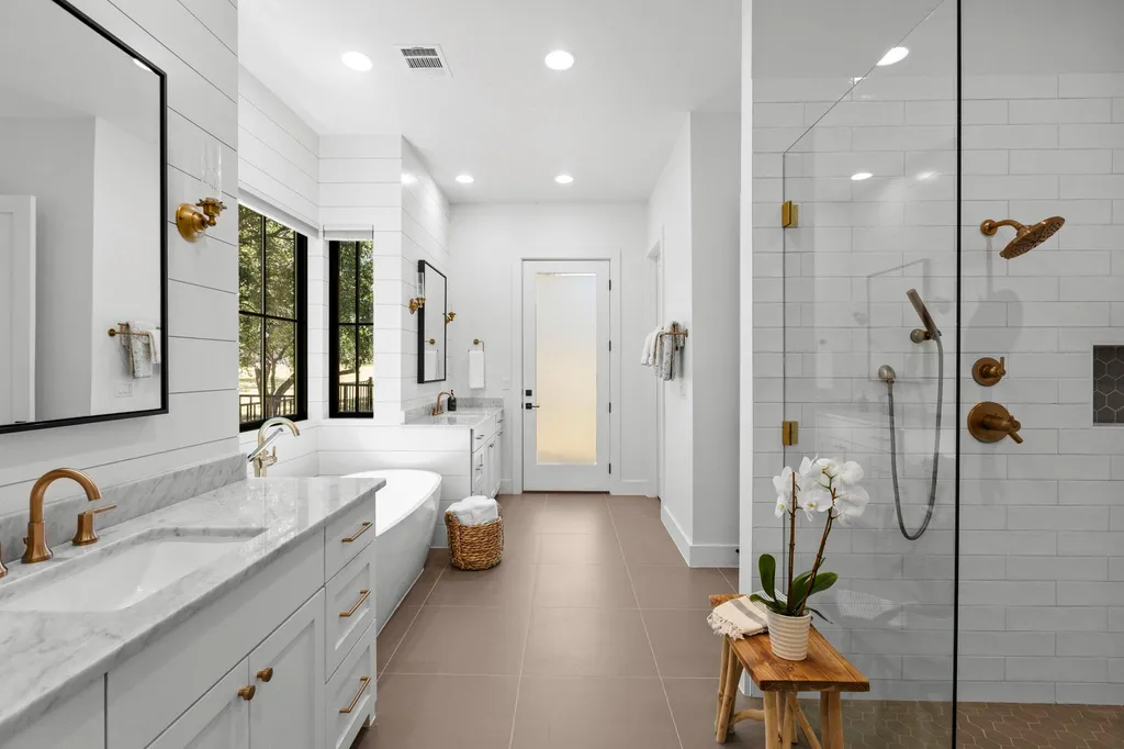 1408 Likeness Road Spicewood TX 78669