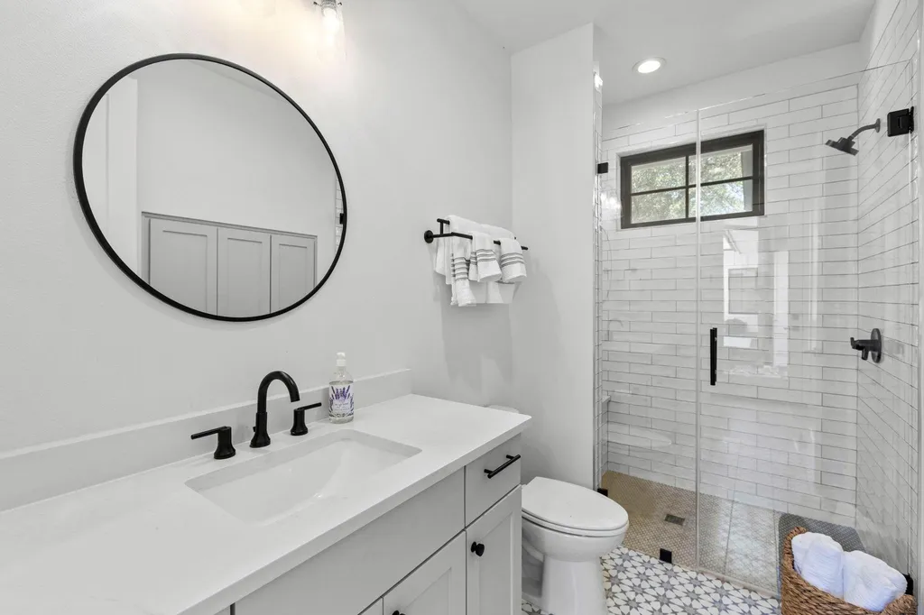 1408 Likeness Road Spicewood TX 78669
