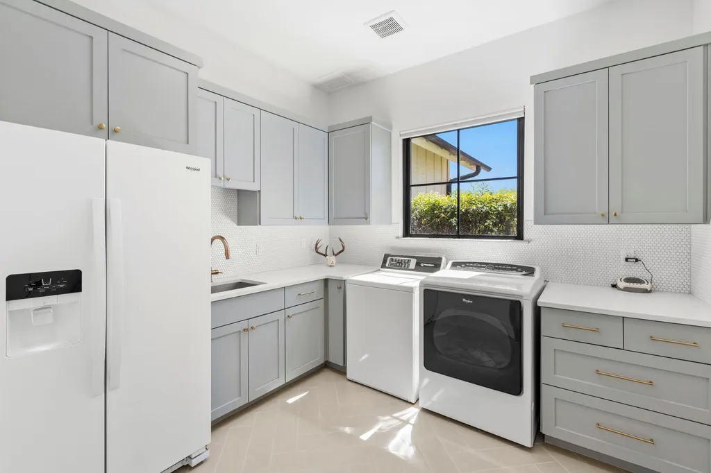 1408 Likeness Road Spicewood TX 78669