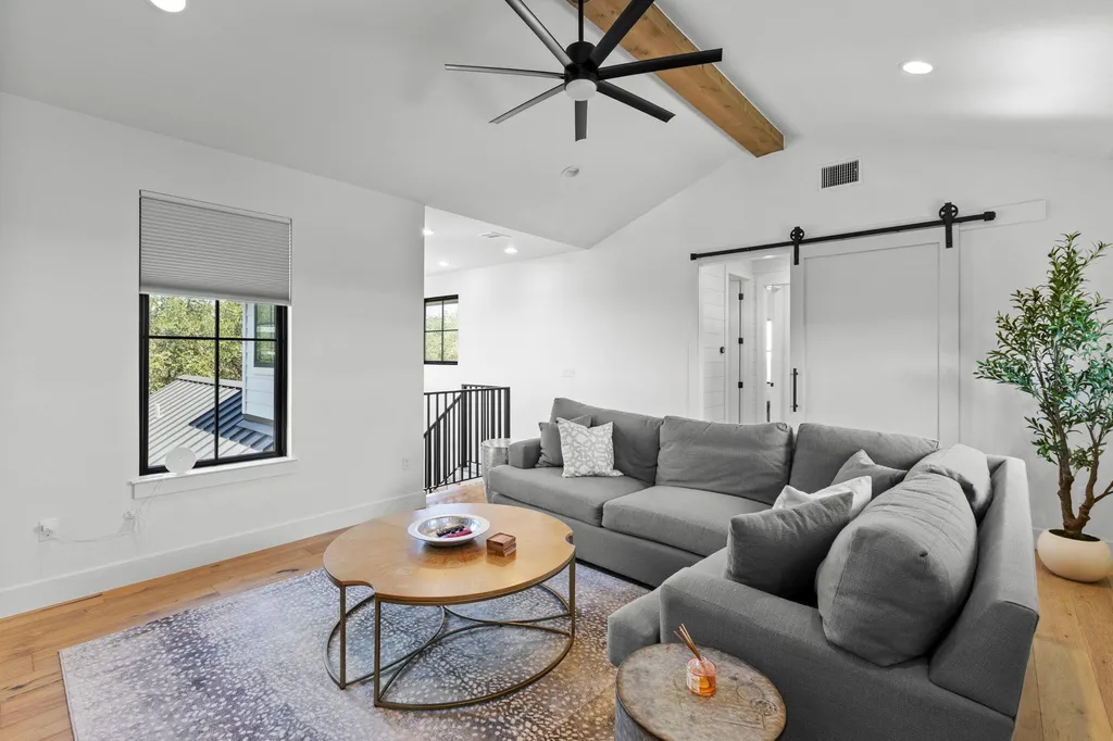 1408 Likeness Road Spicewood TX 78669