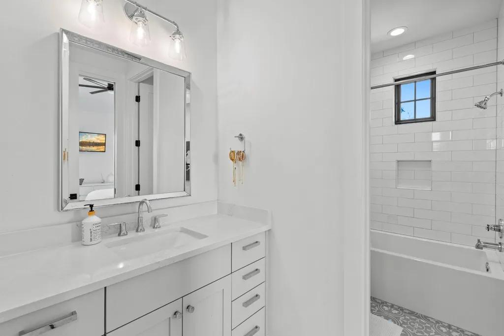 1408 Likeness Road Spicewood TX 78669