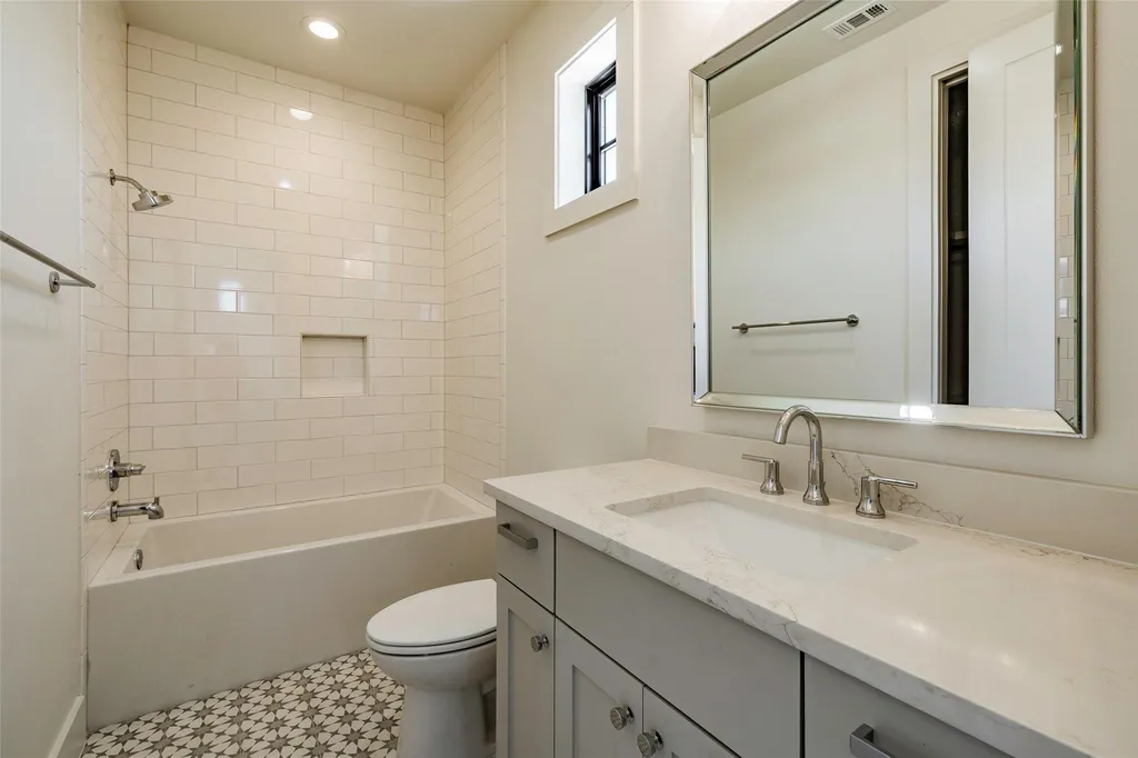 1408 Likeness Road Spicewood TX 78669
