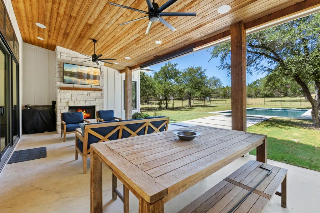 1408 Likeness Road Spicewood TX 78669