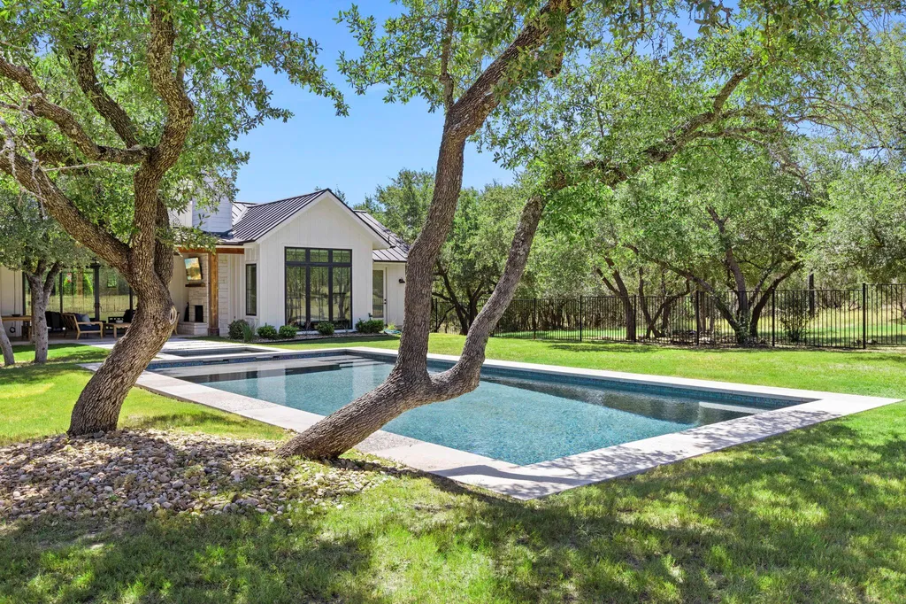 1408 Likeness Road Spicewood TX 78669