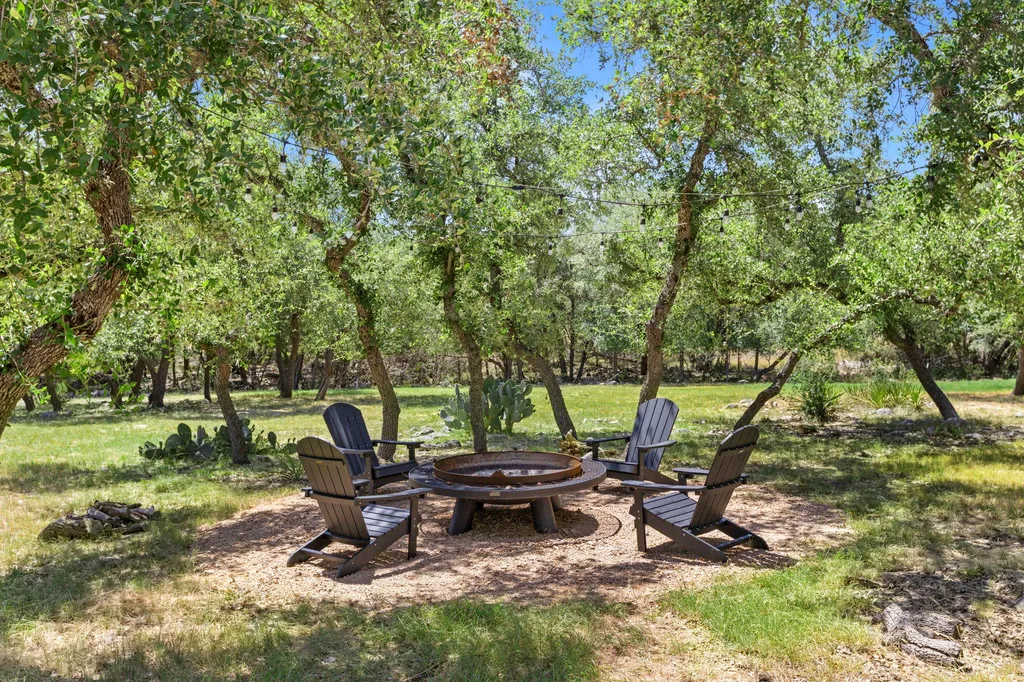 1408 Likeness Road Spicewood TX 78669