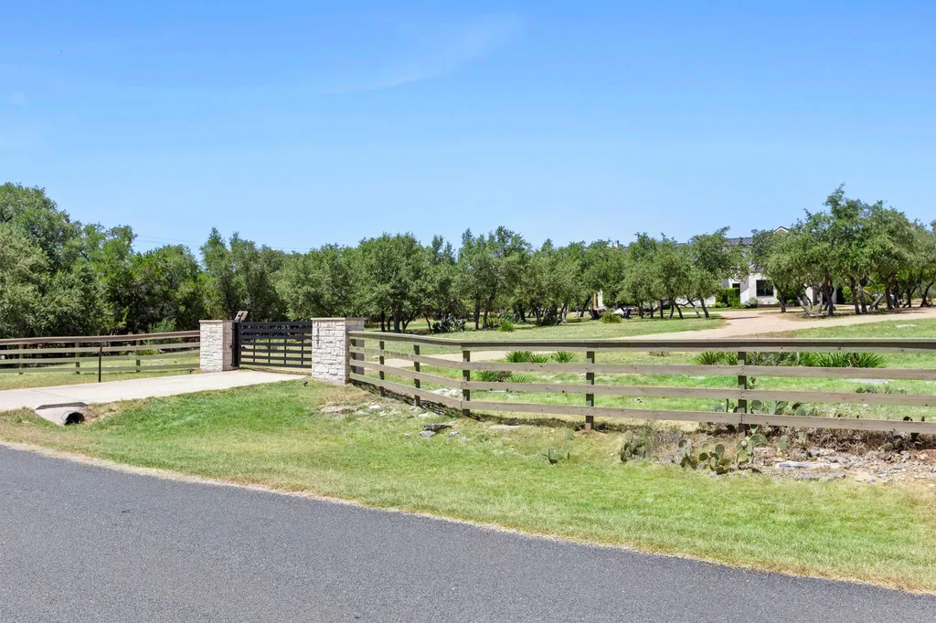 1408 Likeness Road Spicewood TX 78669