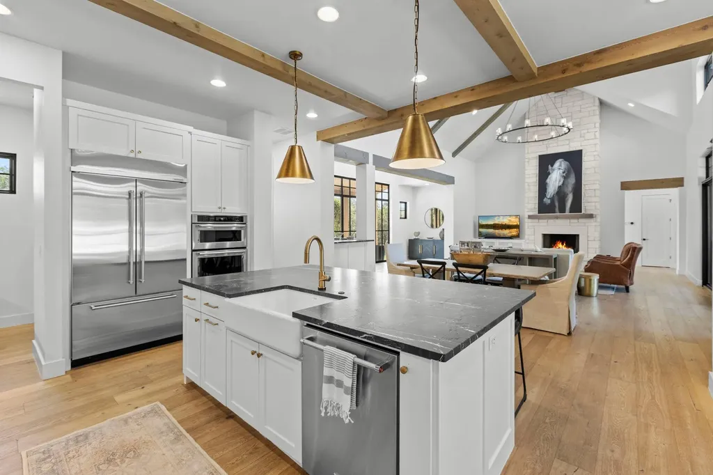 1408 Likeness Road Spicewood TX 78669