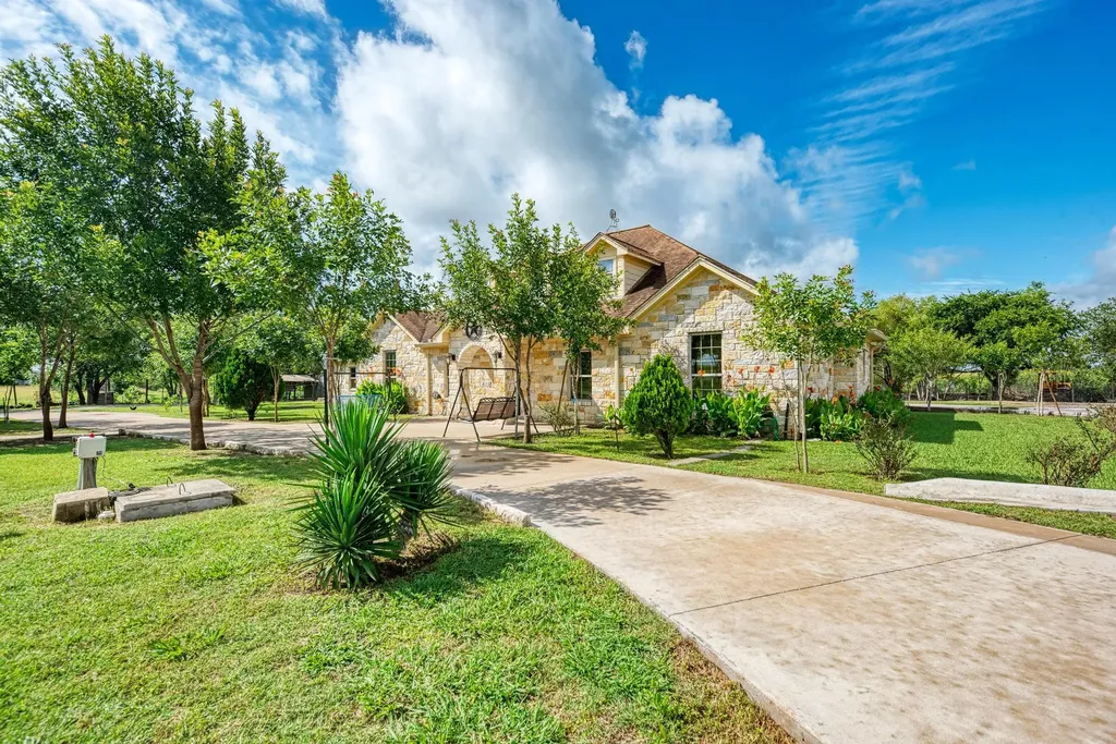 15611 Giese Lane Manor TX 78653