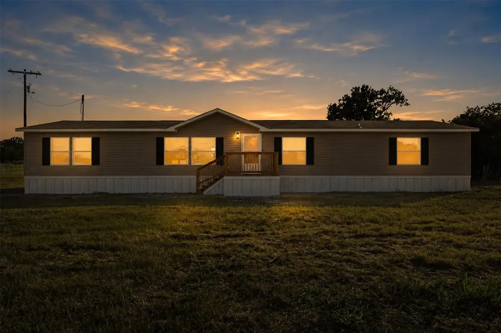 3299 Dale Lane Dale TX 78616
