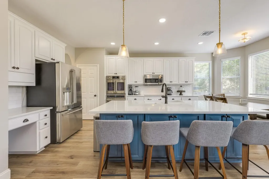 704 Deckhouse Drive Lago Vista TX 78645
